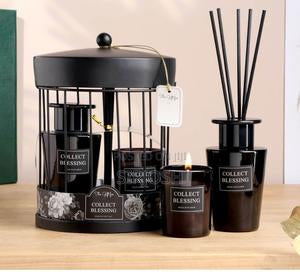 قفص مكون من شمعه ومعطر