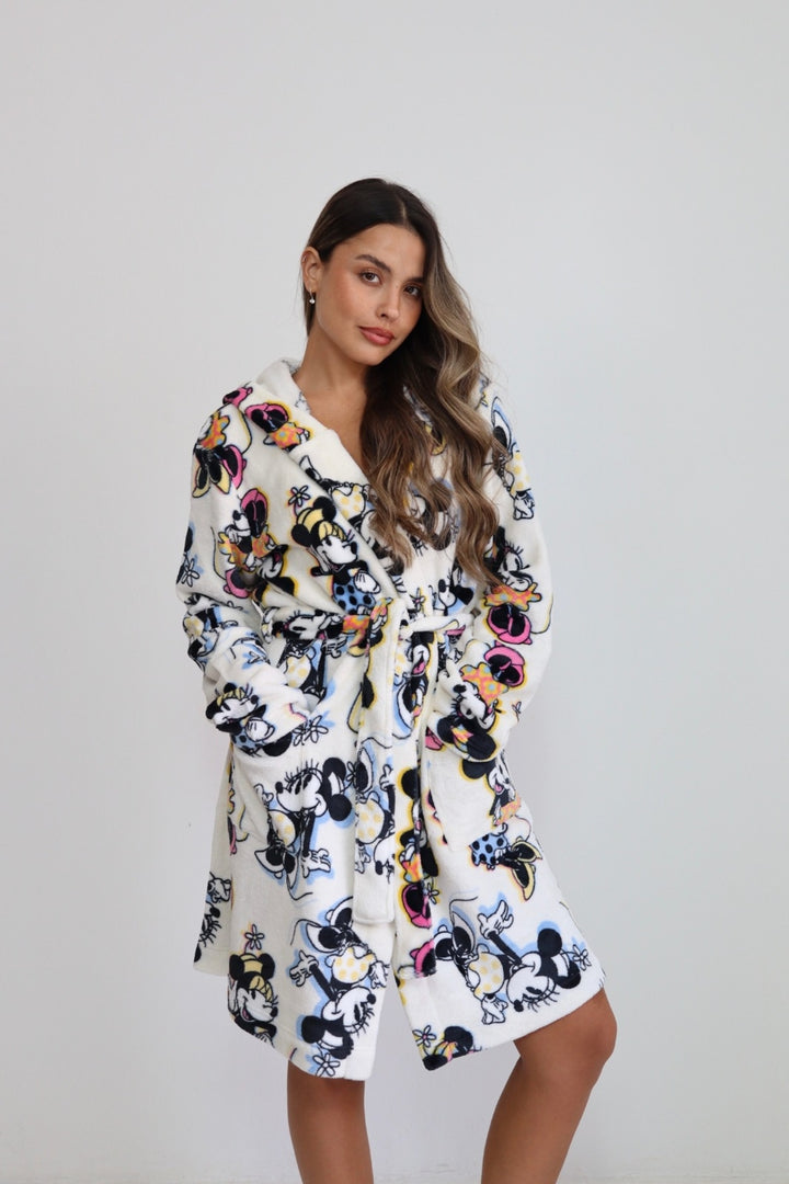 روب دلتا ابيض