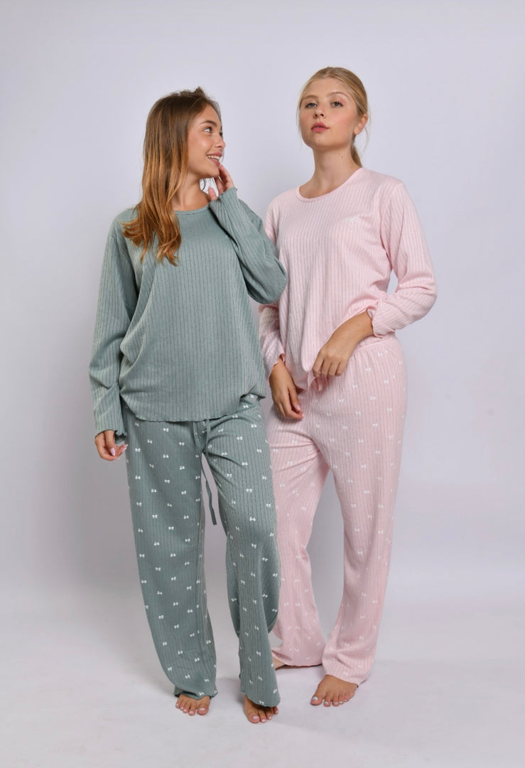 بجامة خريفي ببيونه